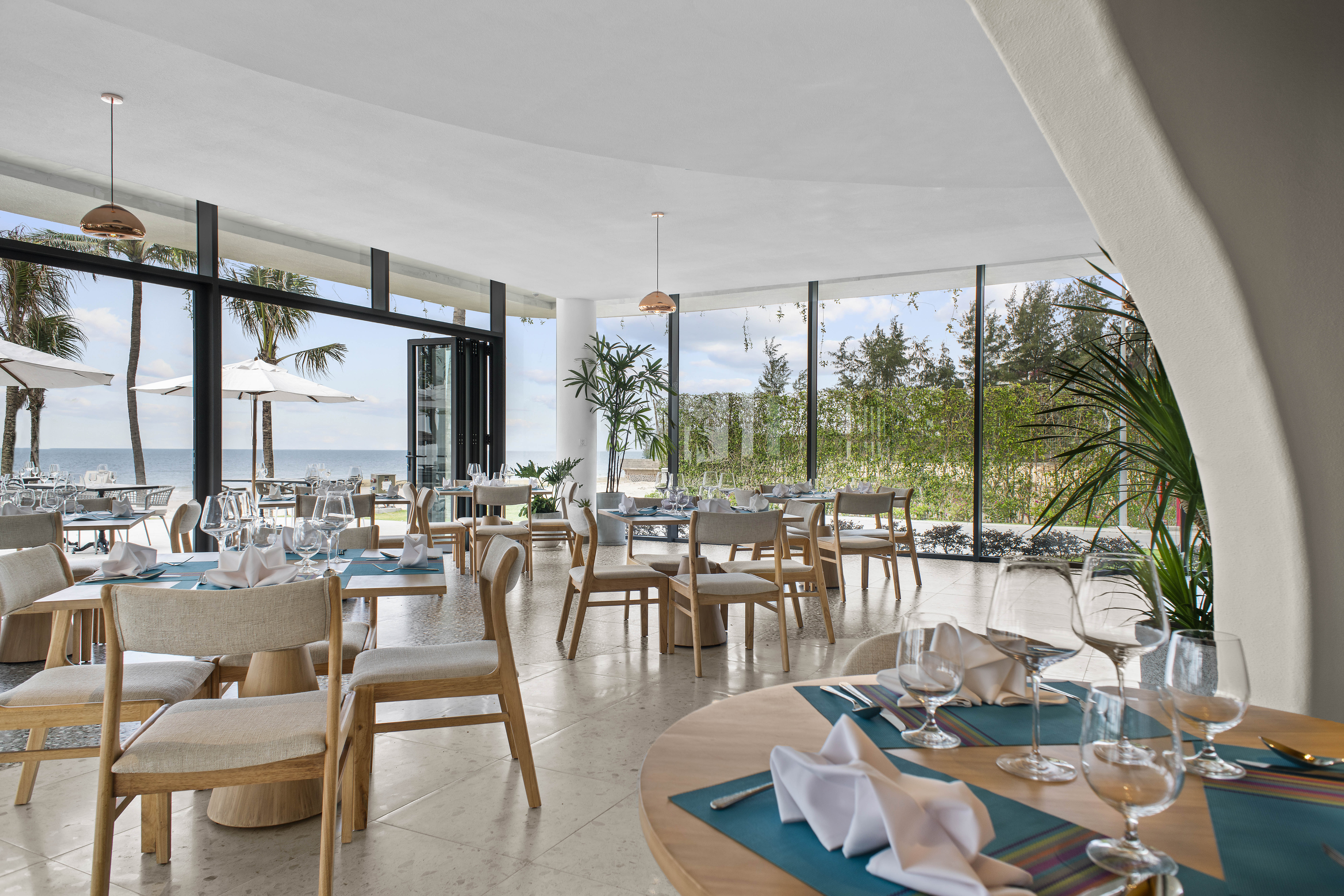 Angsana Ho tram Azura resaurant